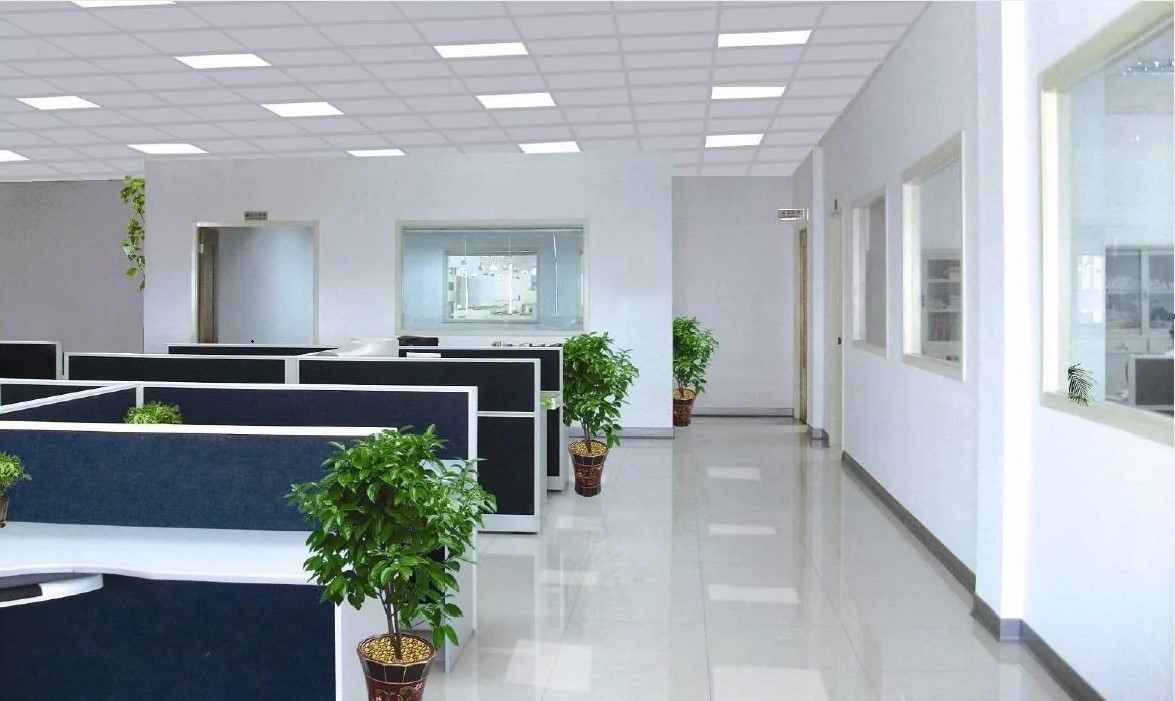 Hệ thống chiếu sáng cho văn phòng sử dụng đèn âm trần 600x600 ( đạt 350Lux )