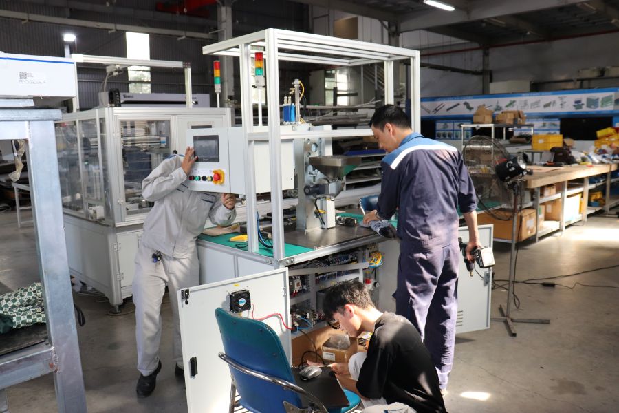 Lắp ráp máy tại xưởng Bảo An - Bảo An Automation