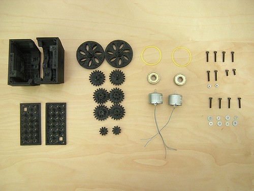 Các bộ phận riêng rẽ của Mobile robot đơn giản gồm: vỏ hộp, bánh răng, ốc vít