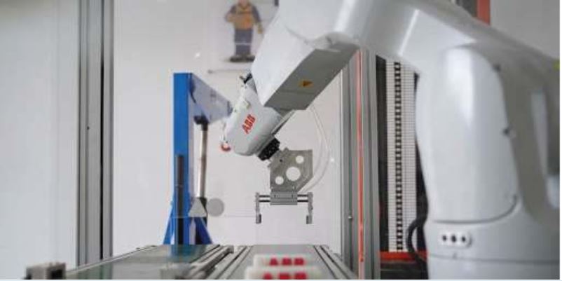 Robot gắp tấm màn hình - Nhà máy sản xuất tấm màn hình