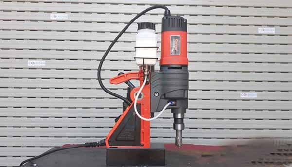 Máy khoan từ là gì?